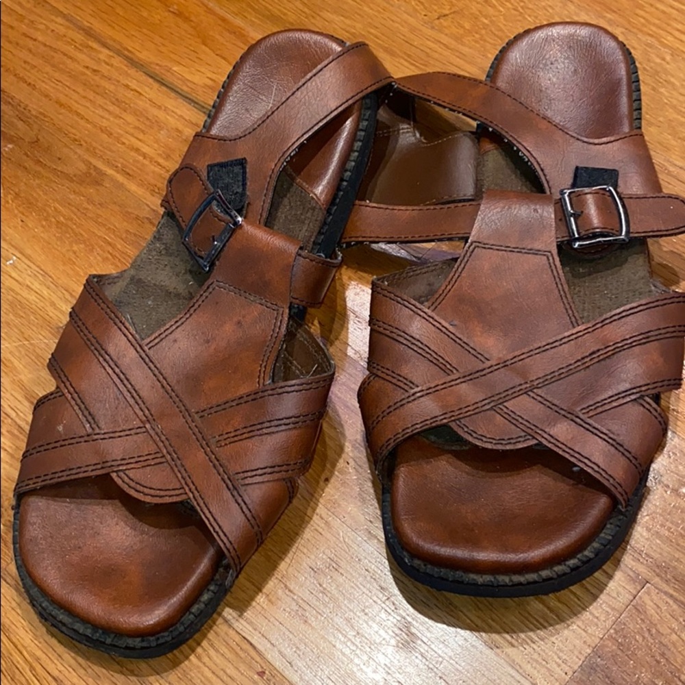 Men’s brown leather sandals